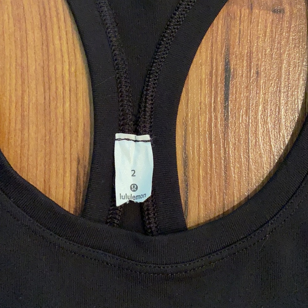 Lululemon - Picture 3 of 8